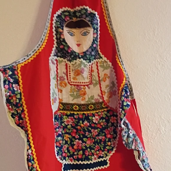 Red Folk Art Apron - Picture 3 of 3